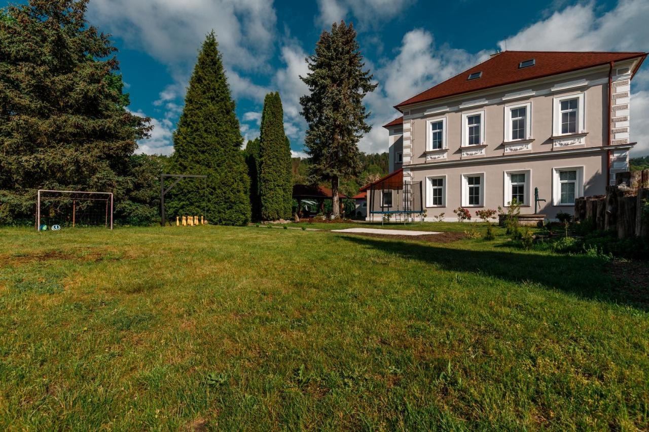 Sherwood Hotel Vojkovice Nad Ohri Exterior photo